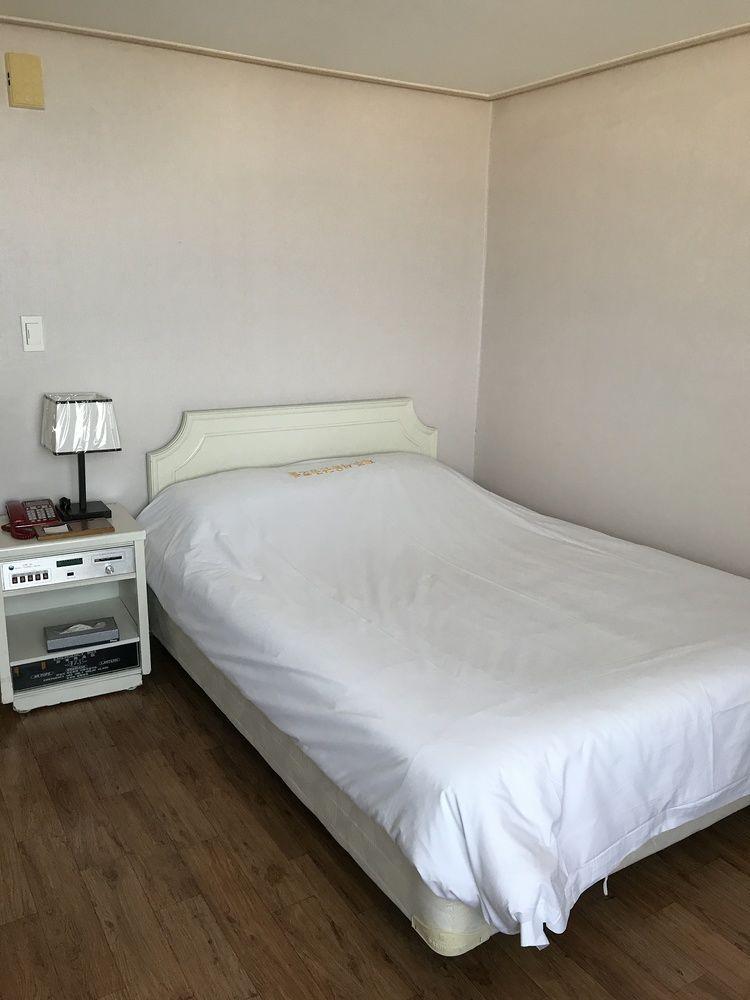 Seoul Tourist Hotel Чеджу Екстериор снимка